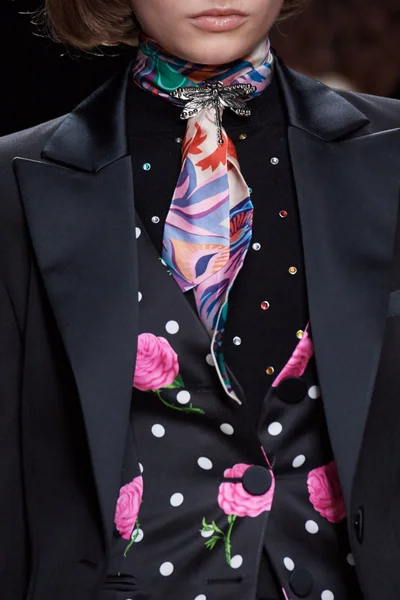 Look 76